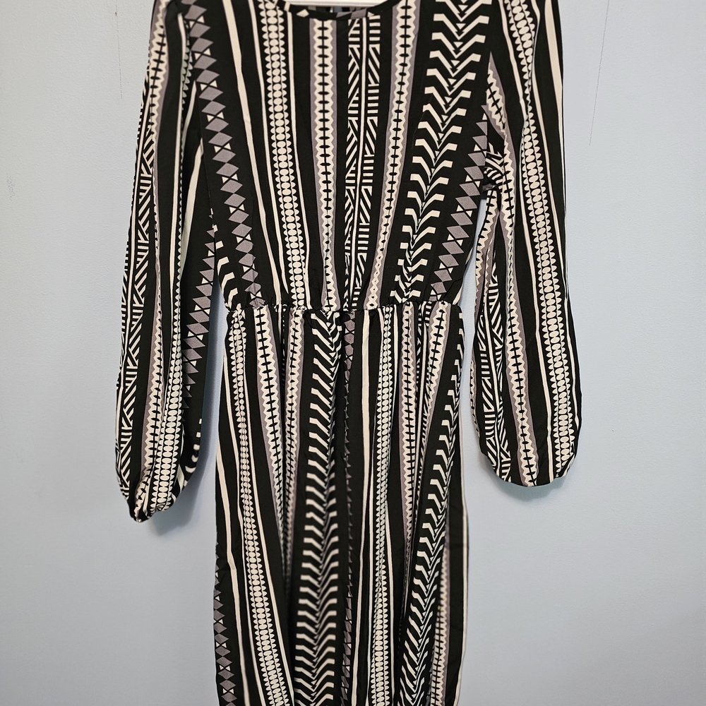 SHEIN Black and White Geometric Long Sleeve Dress